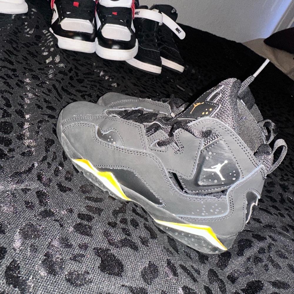 Air Jordan True Flight 'Black Metallic Gold Speckled'